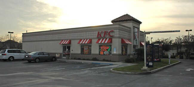 Plus de détails pour 5143 W Walnut Ave, Visalia, CA - Commerce de détail à vendre