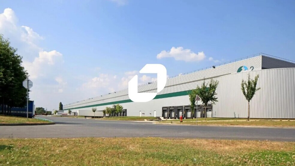 Industrial in Lisses for lease - Building Photo - Image 2 of 6