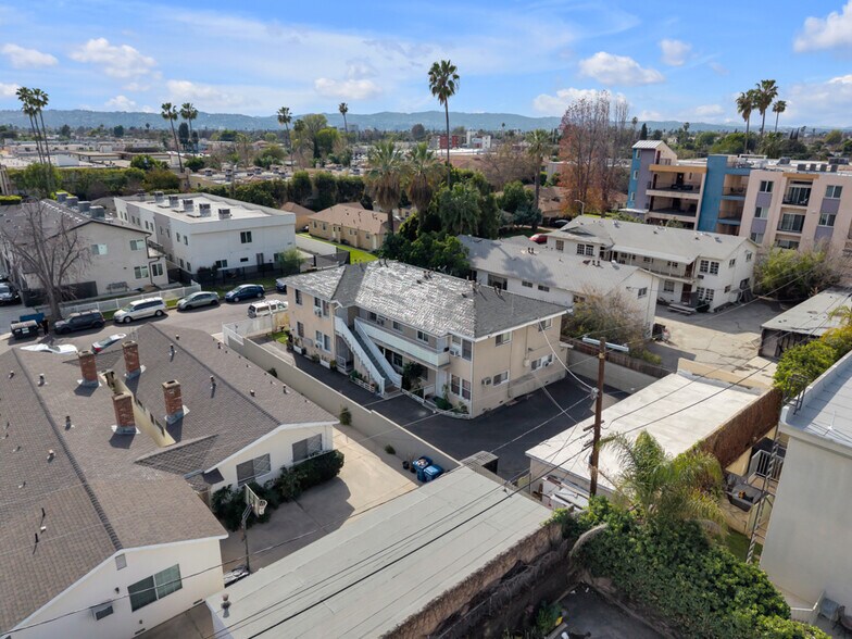 13617 Leadwell St, Van Nuys, CA à vendre - Photo du bâtiment - Image 2 de 15