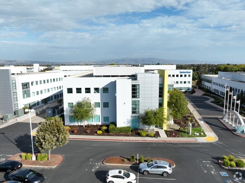 7999 Gateway Blvd, Newark, CA for lease - Matterport Community - Image 3 of 28
