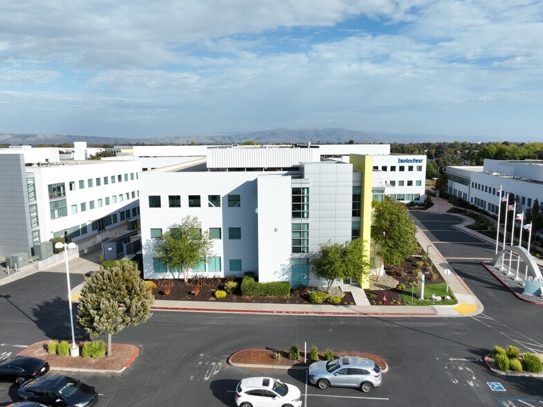 7999 Gateway Blvd, Newark, CA à louer - Communauté Matterport - Image 3 de 28