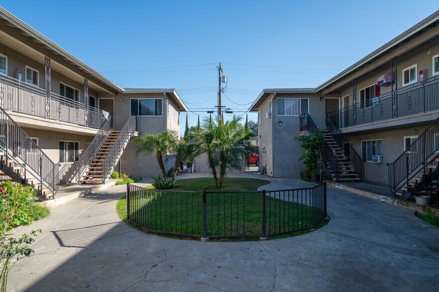 1118-1124 N Mayfair Ave, Anaheim, CA à vendre - Photo du bâtiment - Image 3 de 22