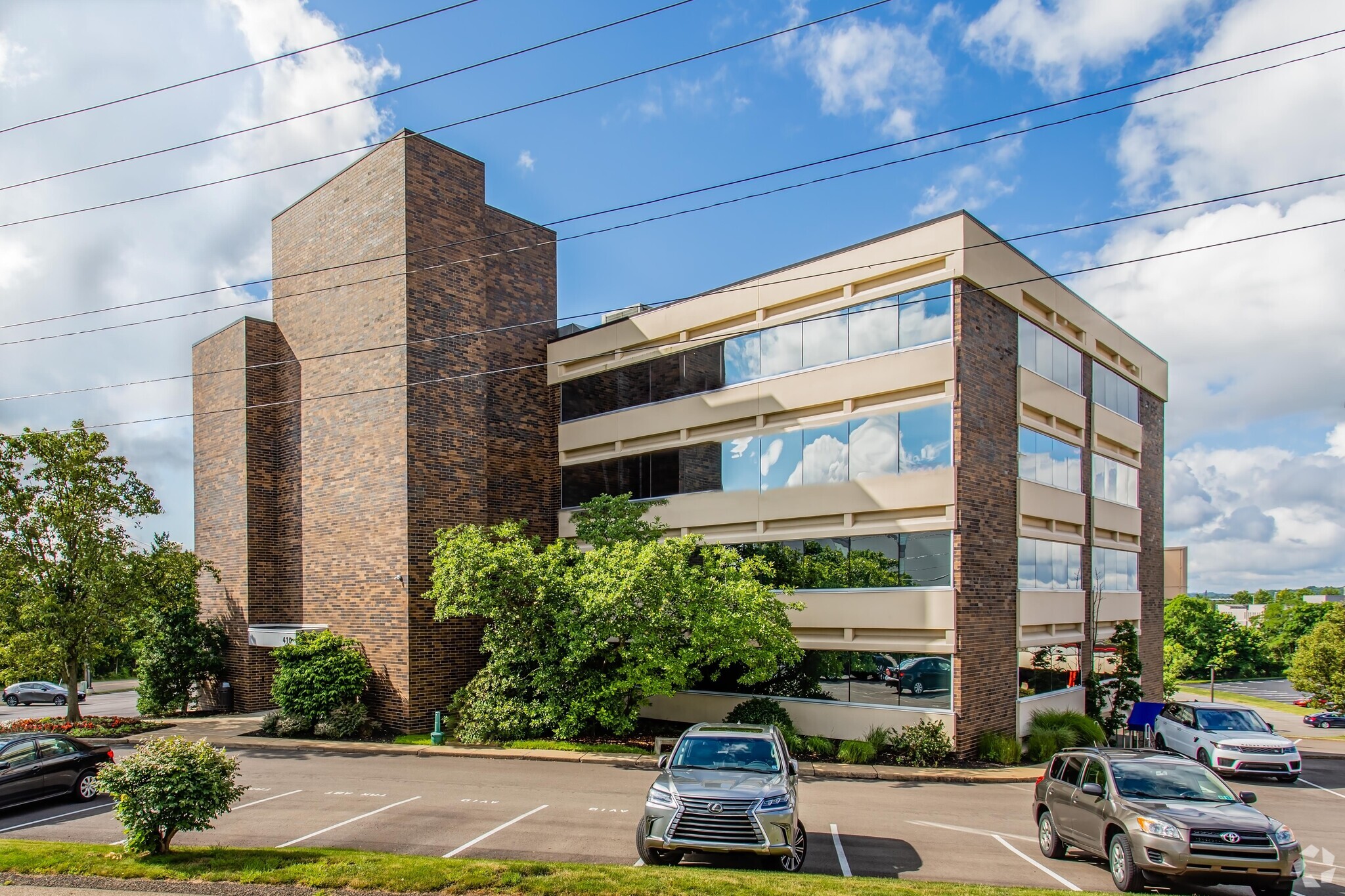 410 Rouser Rd, Coraopolis, PA à vendre Photo principale- Image 1 de 1