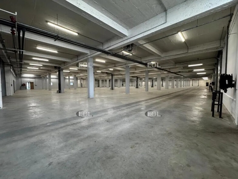 Industrial in Saint-Denis for lease - Building Photo - Image 3 of 11