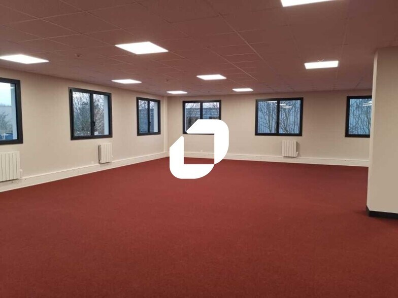 Office in SAINT-OUEN-L'AUMONE for lease - Interior Photo - Image 1 of 7