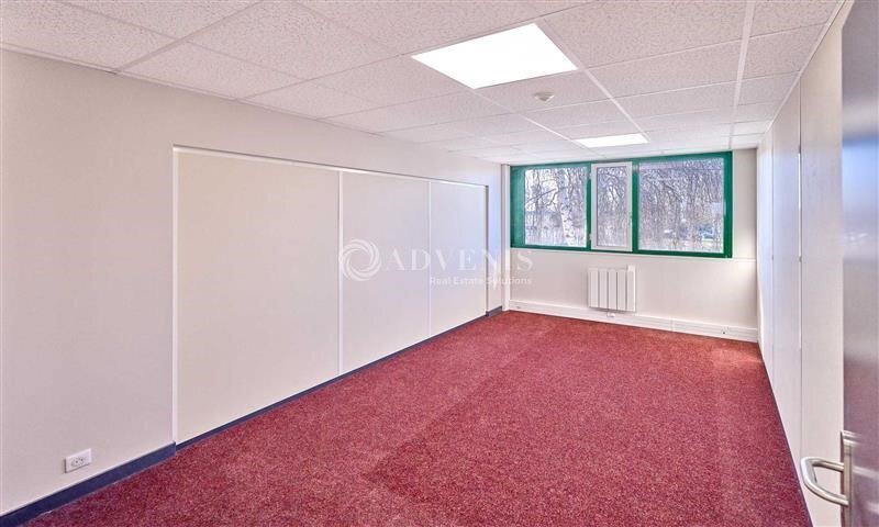 Office in Templemars for lease - Interior Photo - Image 2 of 4
