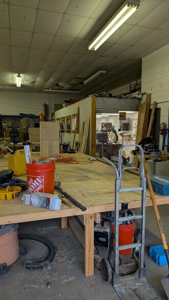 202 Industrial Loop, Staten Island, NY à louer - Photo du bâtiment - Image 3 de 6