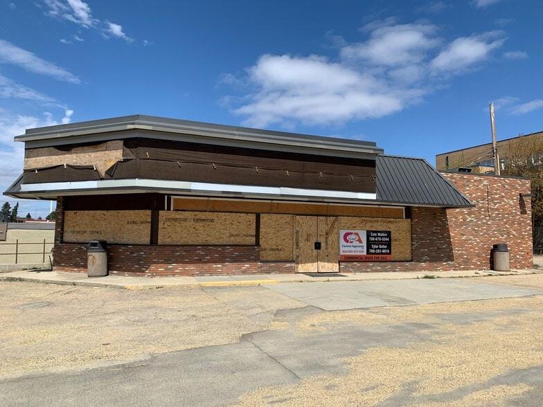 5010 48 Ave, Camrose, AB à louer - Photo du bâtiment - Image 2 de 2