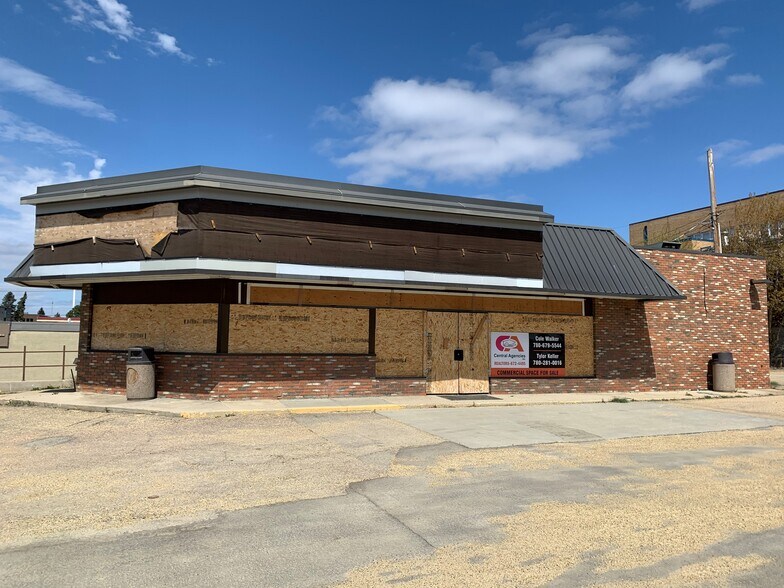 5010 48 Ave, Camrose, AB à louer - Photo du bâtiment - Image 2 de 2