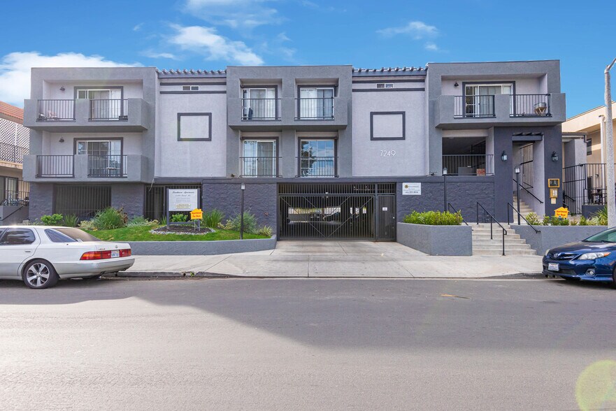 7249 Baird Ave, Reseda, CA à vendre - Photo du bâtiment - Image 2 de 9