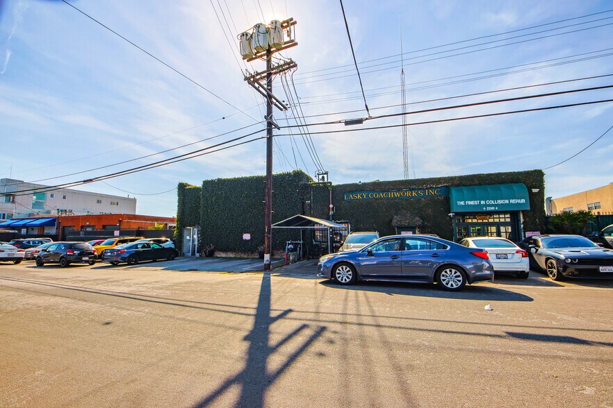 2241 Federal Ave, Los Angeles, CA à vendre - Photo principale - Image 1 de 1