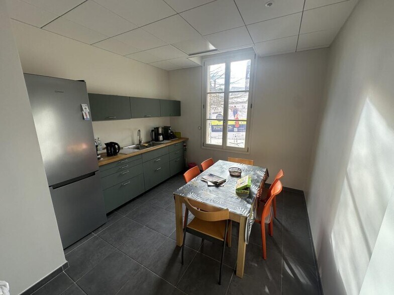 Bureau dans Chartres à vendre - Photo du bâtiment - Image 2 de 14