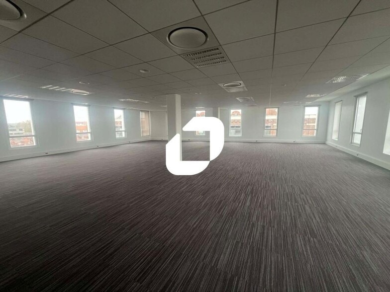 Rue De Douai, Lille for lease - Interior Photo - Image 3 of 23