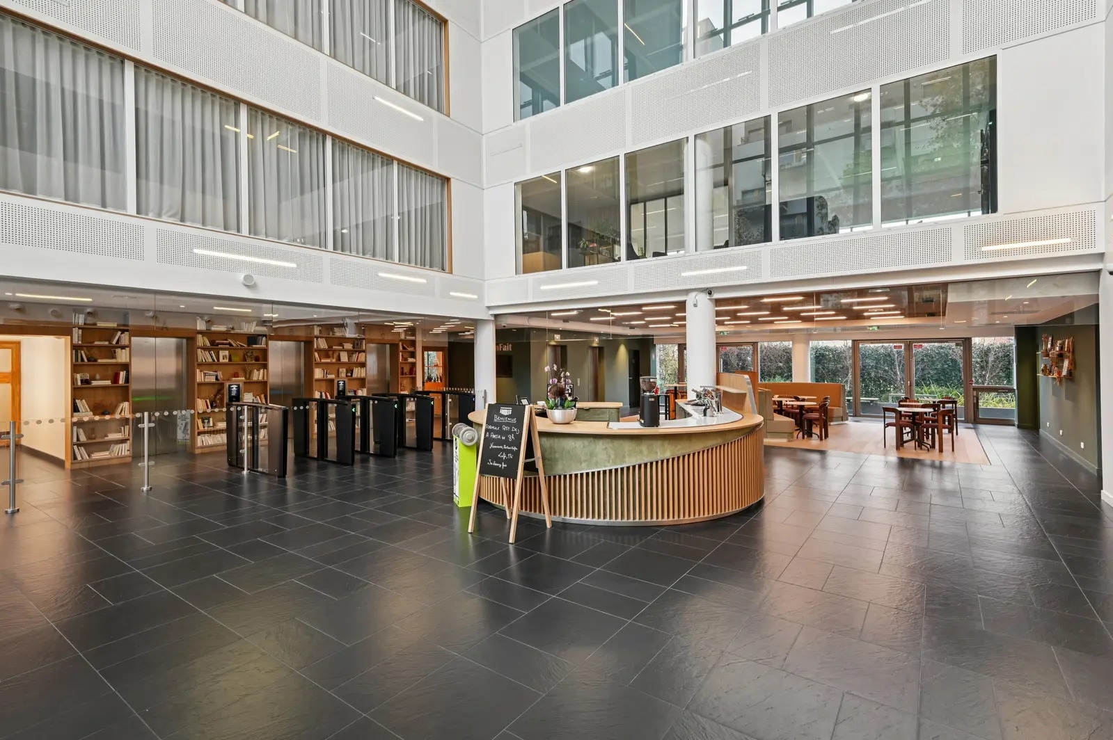 Bureau dans Boulogne-Billancourt à louer Hall d’entrée- Image 1 de 16