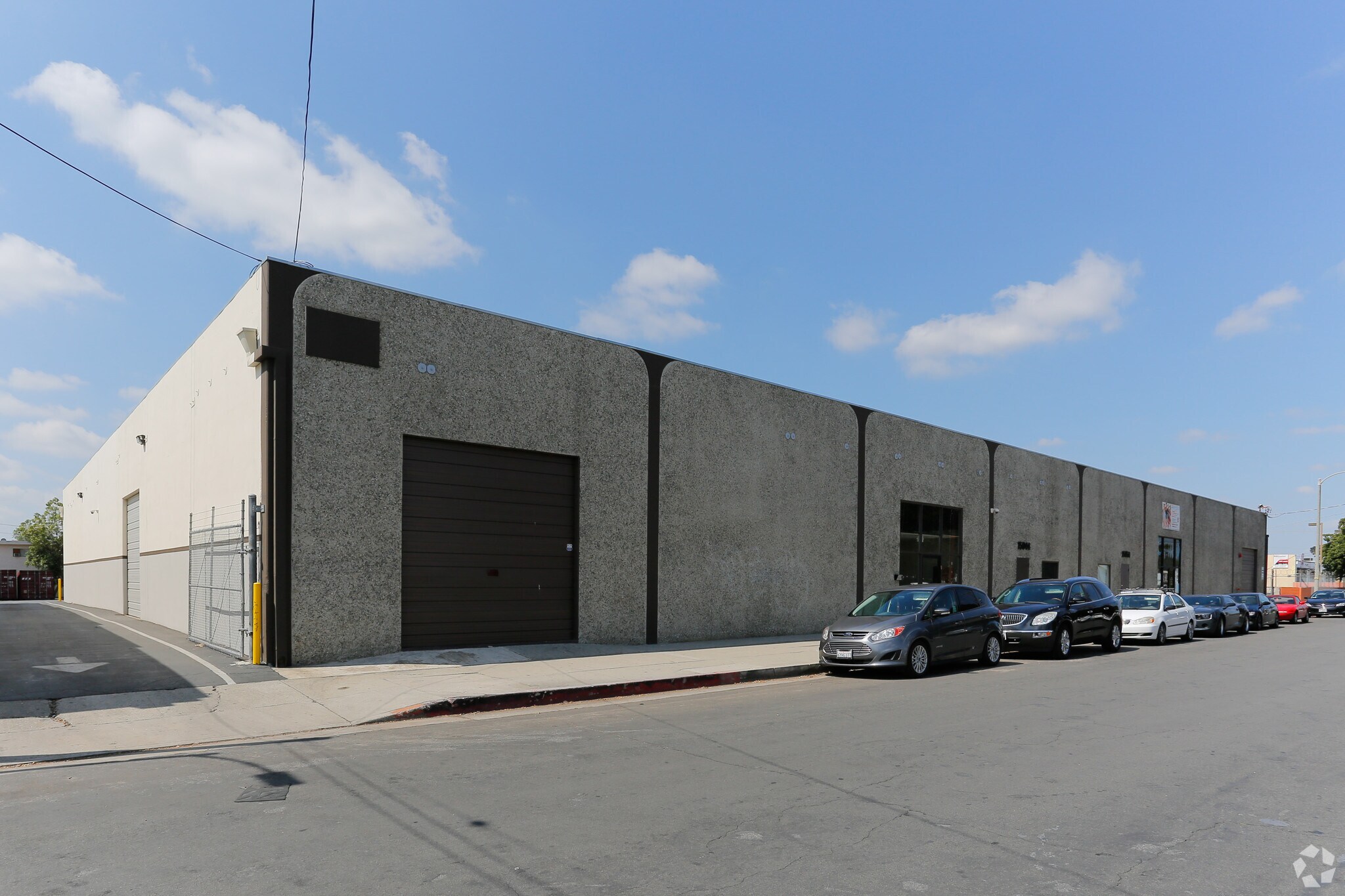 15044-15054 Keswick St, Van Nuys, CA à louer Photo principale- Image 1 de 23