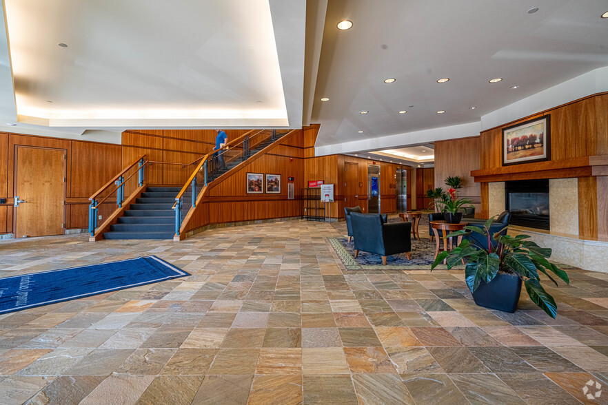 4350 Baker Rd, Minnetonka, MN for lease - Lobby - Image 2 of 5