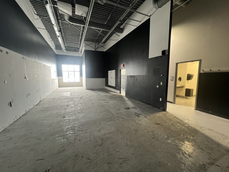 1714 Bunker Lake Blvd, Andover, MN for lease - Building Photo - Image 3 of 4