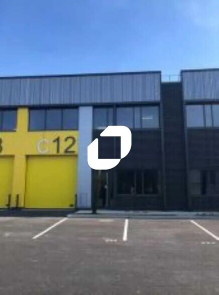 Flex dans Poissy à louer - Photo du bâtiment - Image 1 de 7