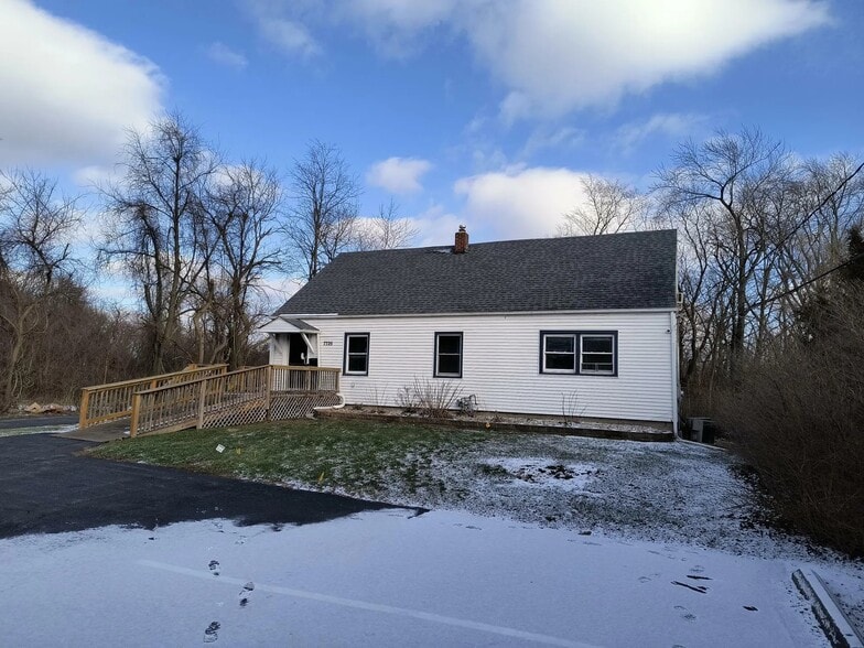 7725 Taft St, Merrillville, IN à louer - Photo du bâtiment - Image 2 de 6