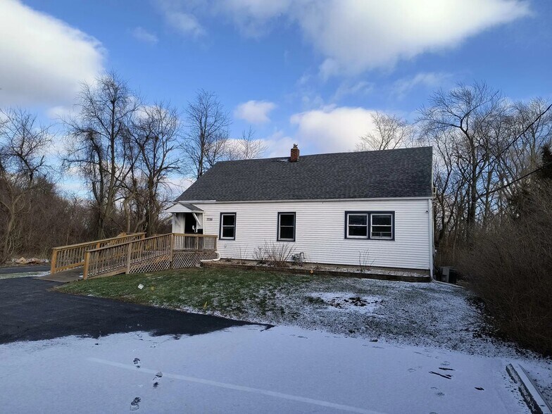 7725 Taft St, Merrillville, IN à louer - Photo du bâtiment - Image 2 de 6