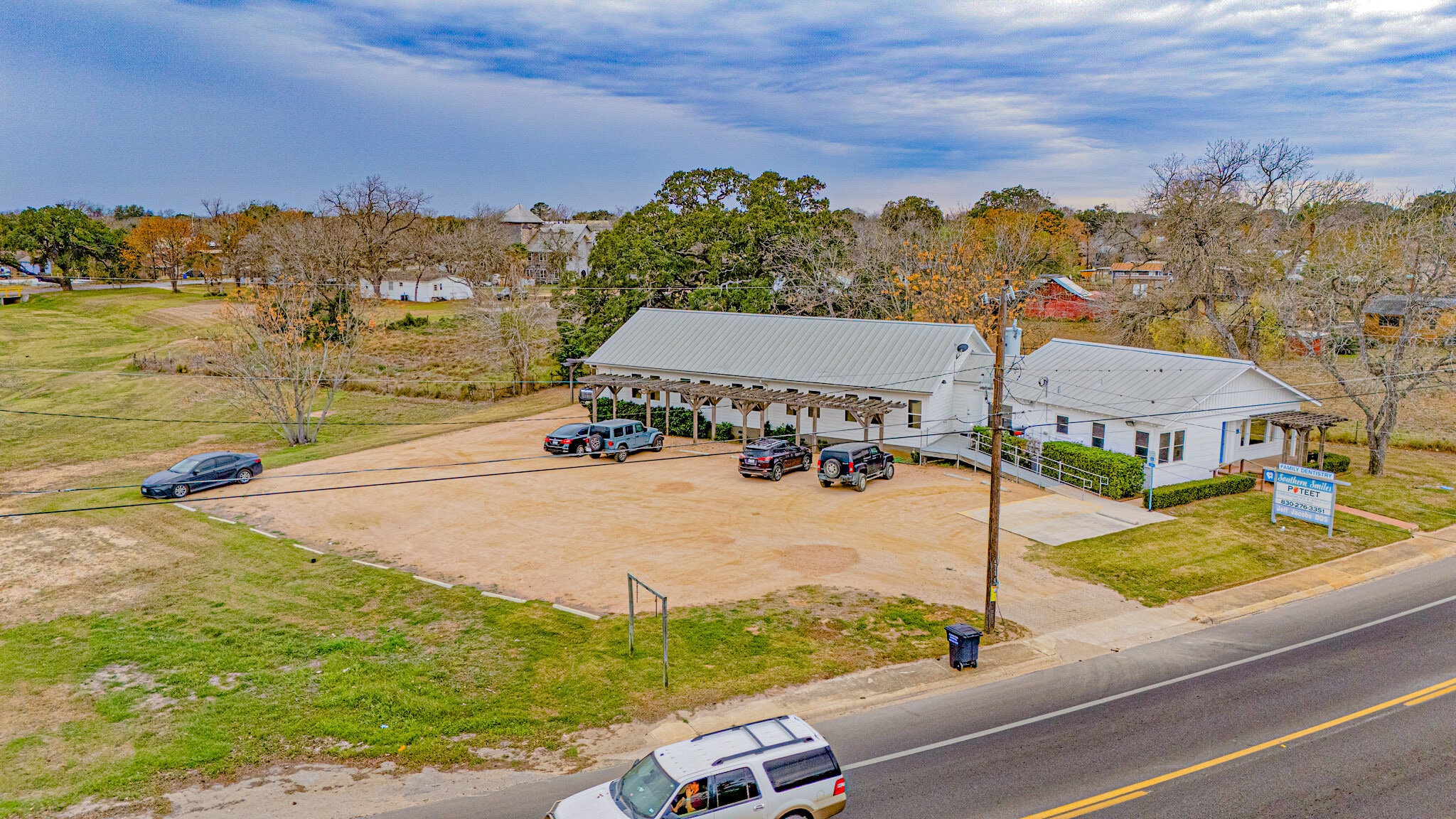 821 School Dr, Poteet, TX for sale Primary Photo- Image 1 of 4