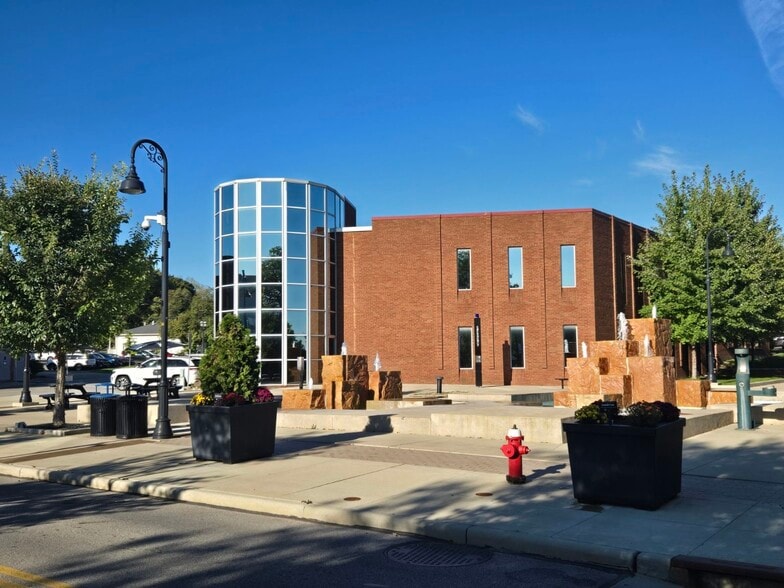 111 Stow Ave, Cuyahoga Falls, OH for sale - Building Photo - Image 2 of 12