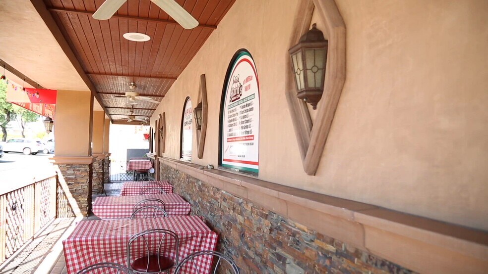 73155 Highway 111, Palm Desert, CA à vendre - Vidéo sur l’inscription commerciale - Image 3 de 52