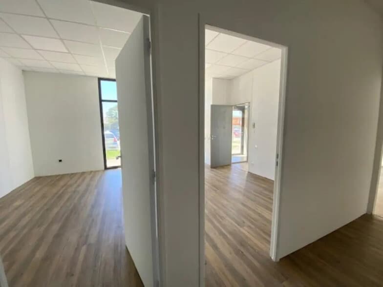 Flex in Aix-en-Provence for lease - Interior Photo - Image 3 of 6