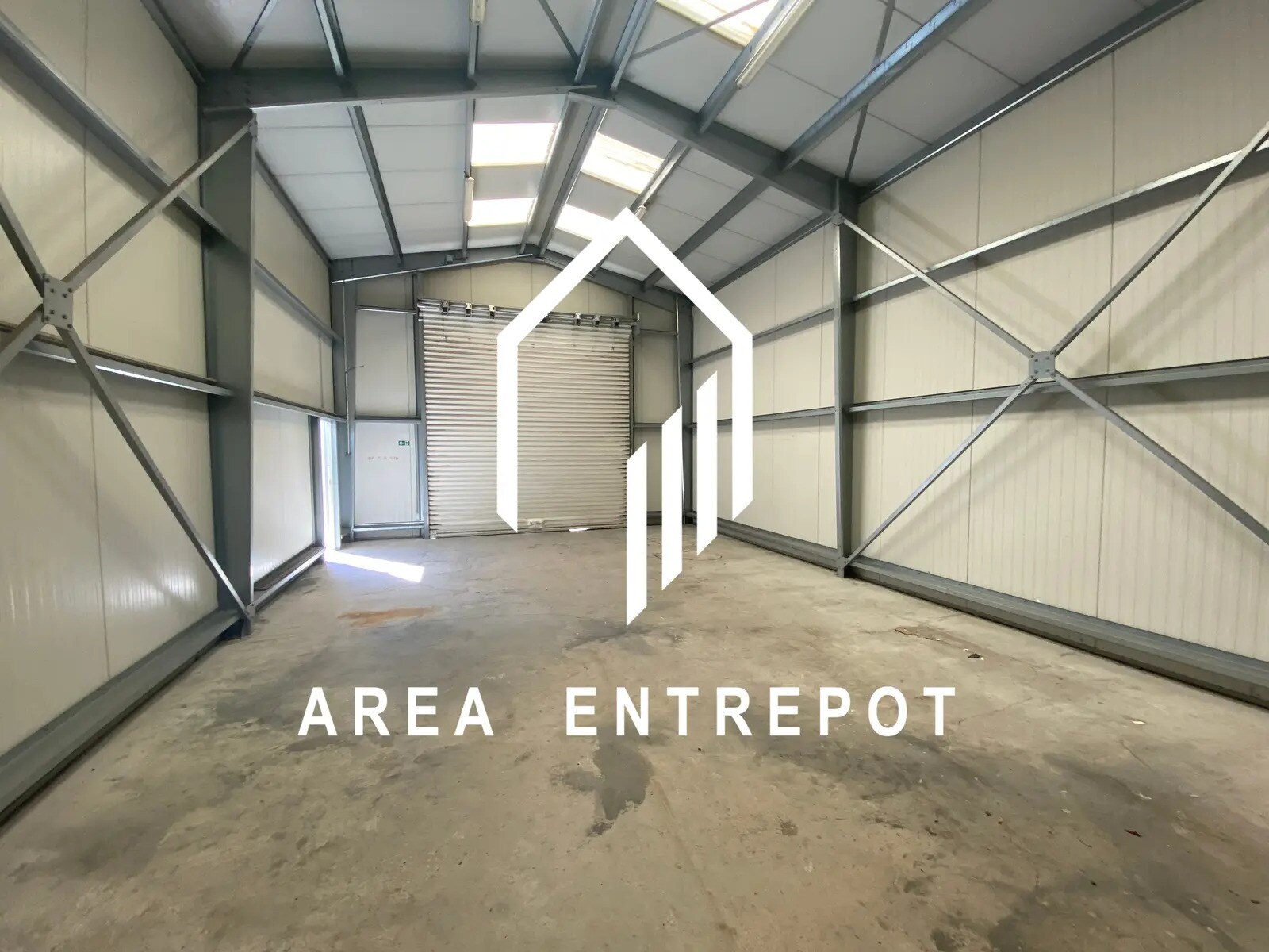 Flex in Marseille for lease Interior Photo- Image 1 of 7