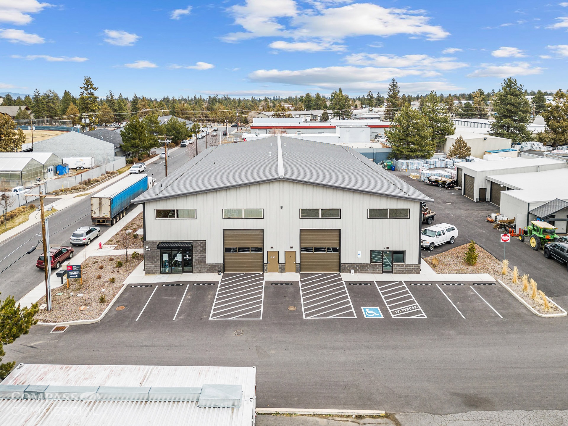 693 SE Glenwood Dr, Bend, OR for lease Primary Photo- Image 1 of 2