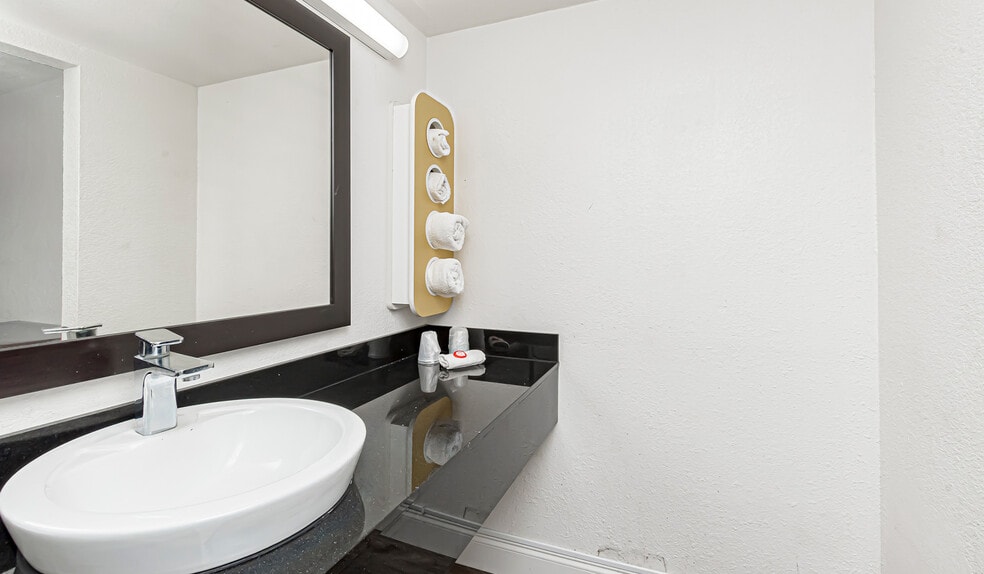 9999 Gwenadele Ave, Baton Rouge, LA à vendre - Photo du bâtiment - Image 2 de 15