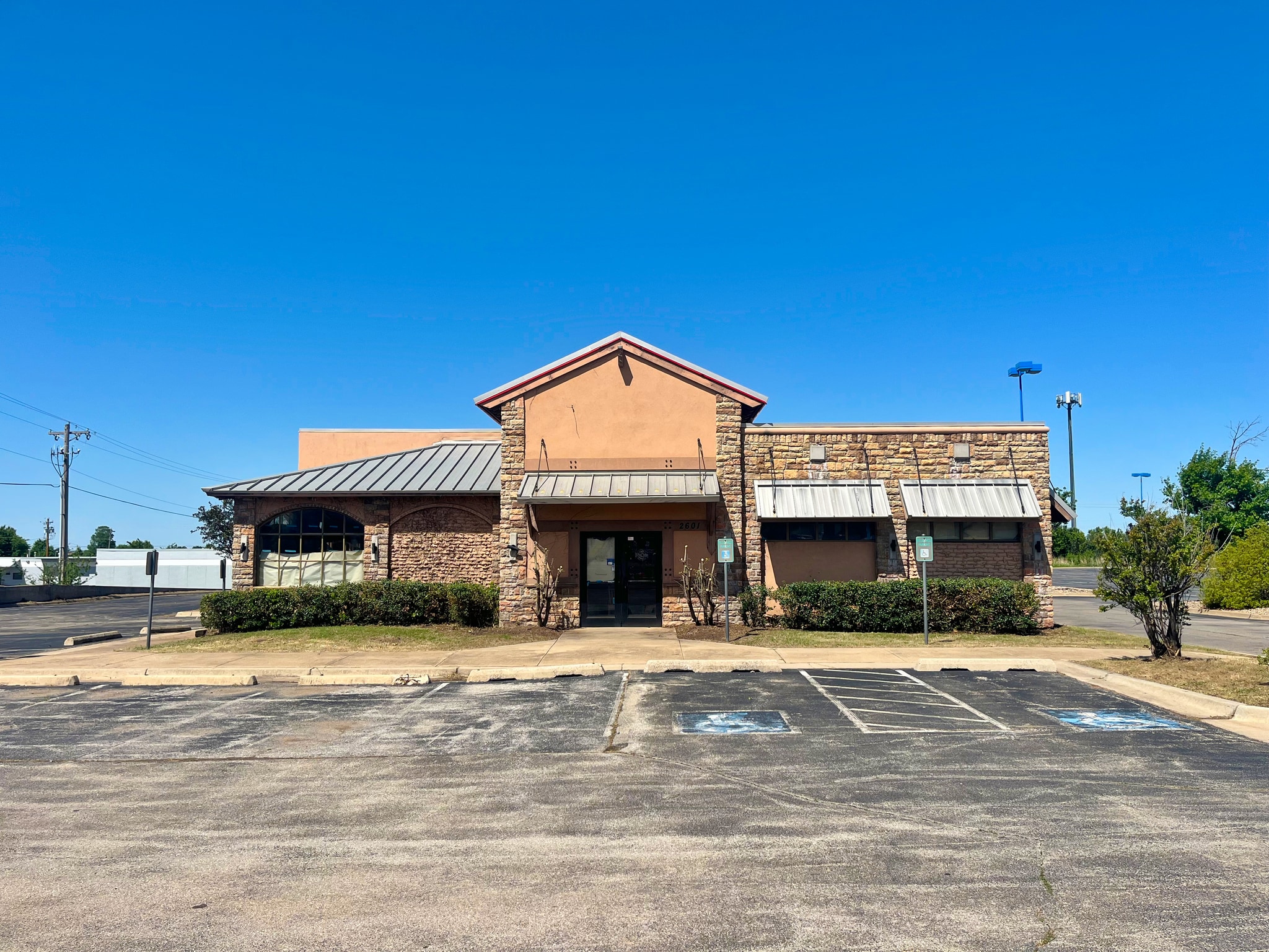 2601 S Broadway Ext, Edmond, OK for lease Primary Photo- Image 1 of 14