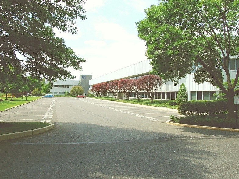 13000 Midlantic Dr, Mount Laurel, NJ à vendre - Photo du bâtiment - Image 3 de 10
