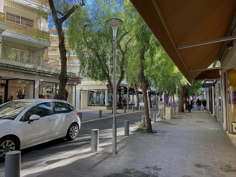 Retail in Nice for lease - Lobby - Image 2 of 2