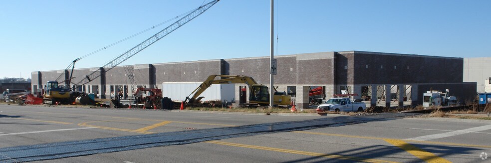 10000-10098 Lackman Rd, Lenexa, KS à louer - Photo du bâtiment - Image 2 de 15
