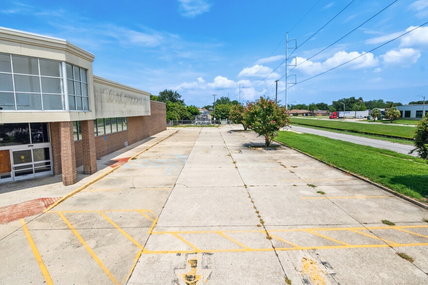 7401 Read Blvd, New Orleans, LA for sale - Building Photo - Image 3 of 11