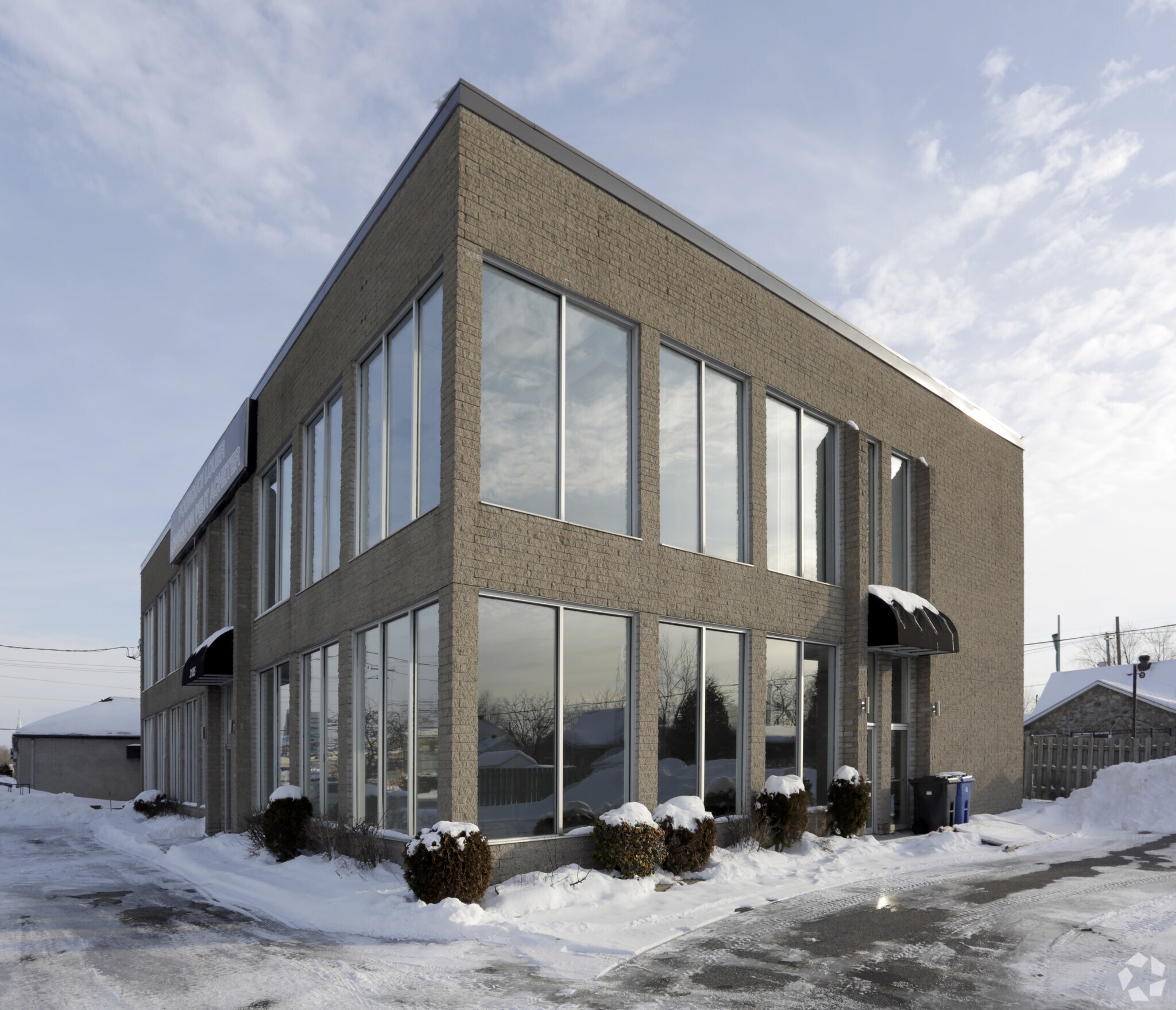 3181-3185 Montée Saint-Hubert, Saint-hubert, QC à louer Photo principale- Image 1 de 3