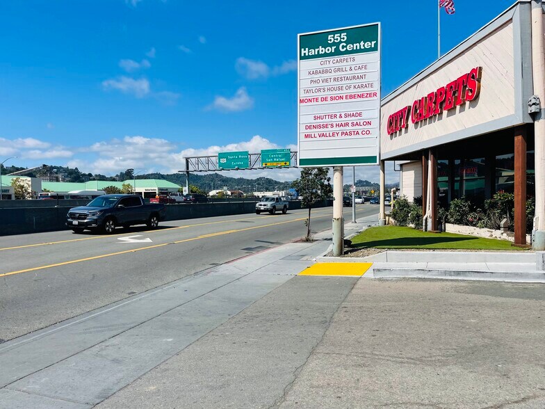 555 E Francisco Blvd, San Rafael, CA à louer - Photo du bâtiment - Image 2 de 7