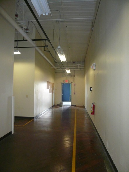 560 Mineral Spring Ave, Pawtucket, RI à louer - Autre - Image 3 de 23