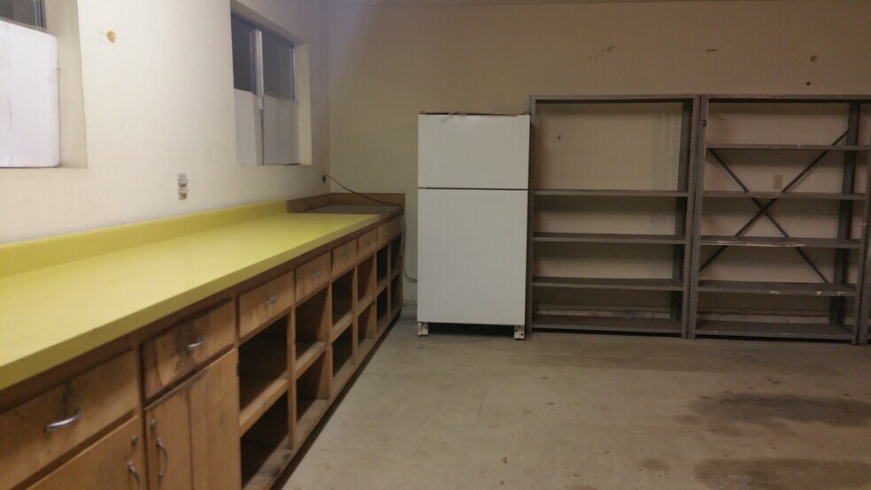 4040 W Iris Ave, Visalia, CA à louer - Photo du bâtiment - Image 2 de 6