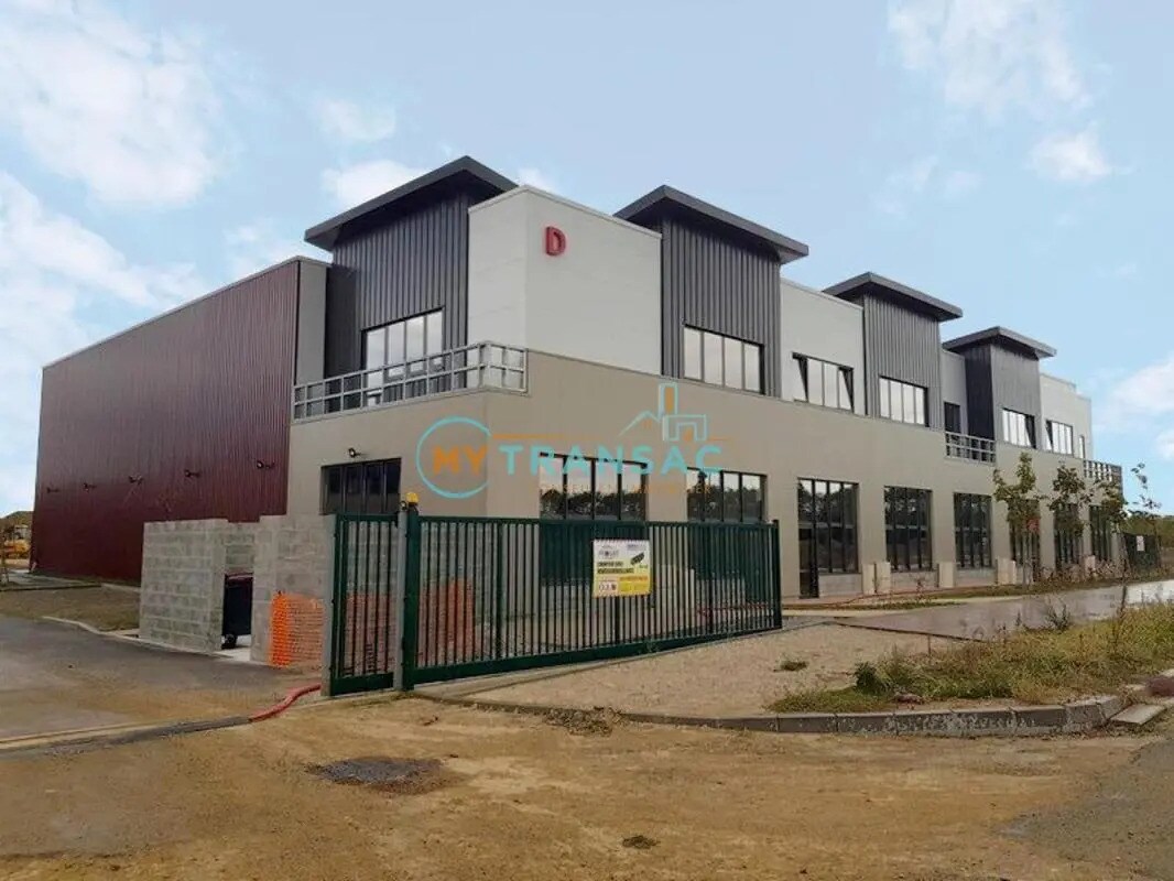 Flex in Saint-Pierre-du-Perray for sale Building Photo- Image 1 of 14