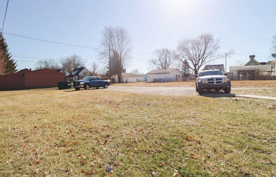 328 N State St, Kendallville, IN à vendre - Photo du bâtiment - Image 3 de 4