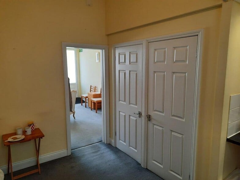 35 Malvern Rd, London for lease - Building Photo - Image 2 of 8