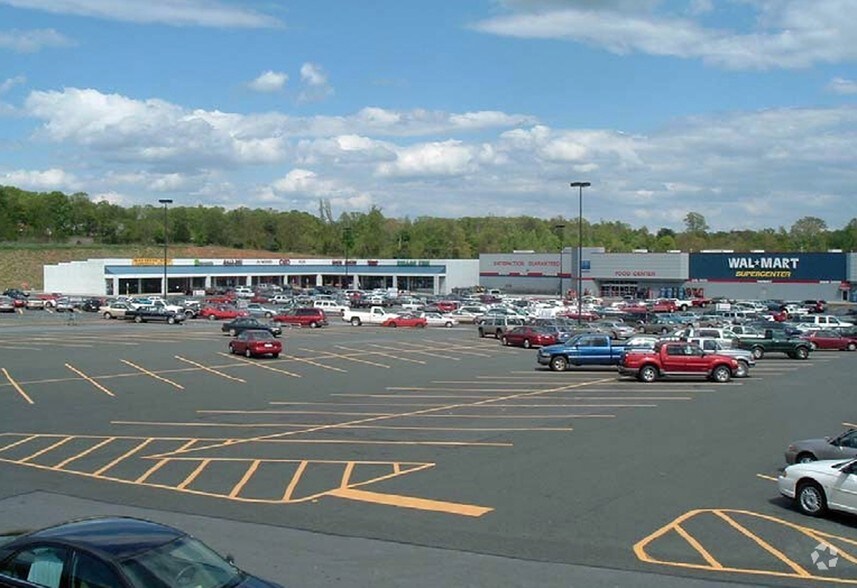 175 Madison Heights Sq, Madison Heights, VA à louer - Photo du bâtiment - Image 2 de 3