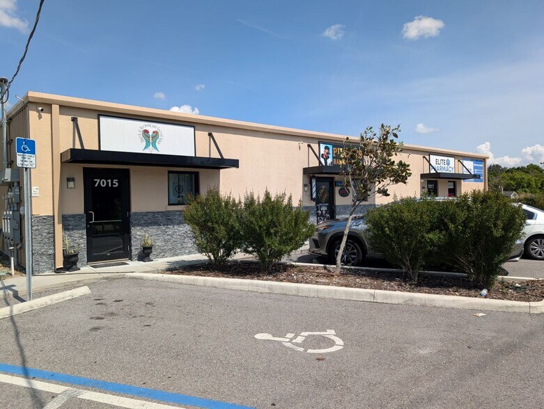 7015 N Manhattan Ave, Tampa, FL à louer - Photo du bâtiment - Image 1 de 11