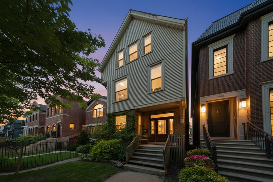 2436 N Albany Ave, Chicago, IL à vendre - Photo principale - Image 1 de 31