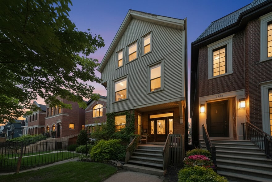 2436 N Albany Ave, Chicago, IL for sale - Primary Photo - Image 1 of 31