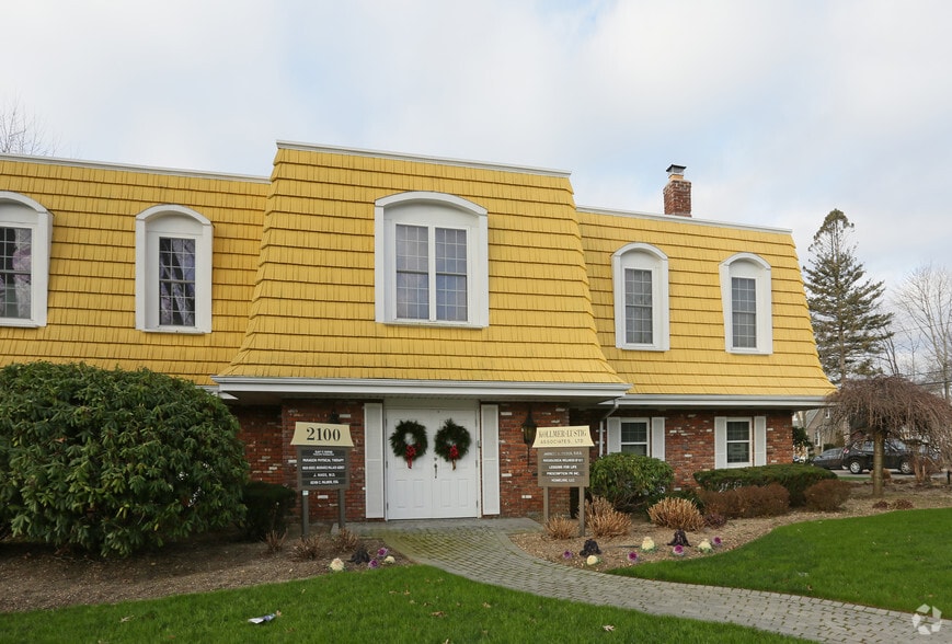 2100 Deer Park Ave, Deer Park, NY à louer - Photo du bâtiment - Image 2 de 14