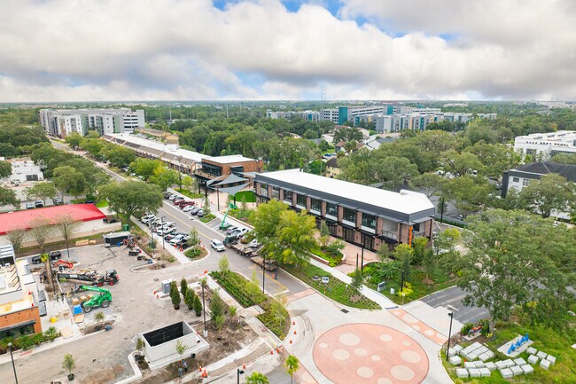 Plus de détails pour 12100 Collegiate Way, Orlando, FL - Commerce de détail à louer