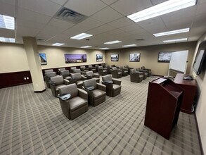 2060 E Paris Ave SE, Grand Rapids, MI for lease Interior Photo- Image 2 of 5